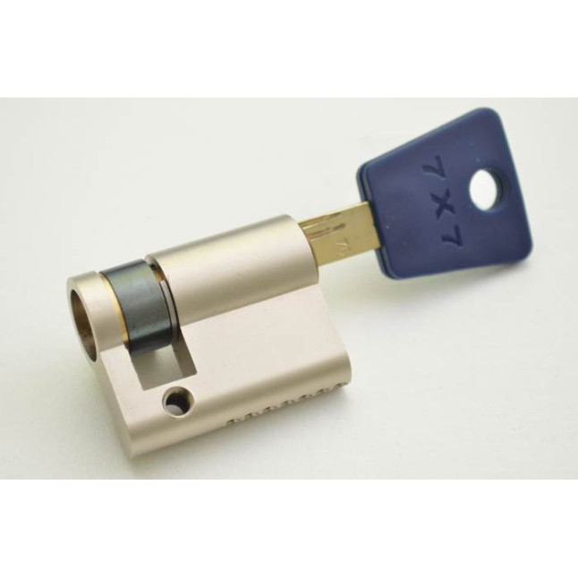 Цилиндр Mul-t-lock 7x7 44.5 (35x9.5) ключ - половинка NST никель сатин Цилиндр Mul-t-lock 7x7 44.5 (35x9.5) ключ - половинка NST никель сатин