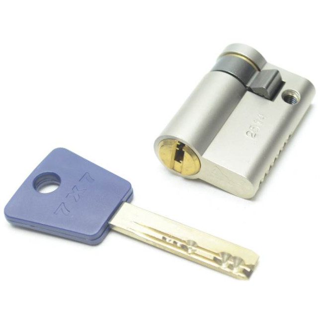 Цилиндр Mul-t-lock 7x7 59.5 (50x9.5) ключ - половинка NST никель сатин Цилиндр Mul-t-lock 7x7 59.5 (50x9.5) ключ - половинка NST никель сатин