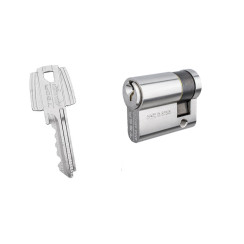Циліндр Tesa TE5 40 (30x10) ключ-половинка 3 key NC хром Циліндр Tesa TE5 40 (30x10) ключ-половинка 3 key NC хром