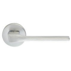 Ручка дверная Ilavio 2081 хром матовый Ручка дверная Ilavio 2081 хром матовый
